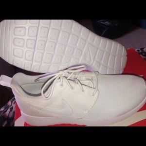 All white Nike Roshes